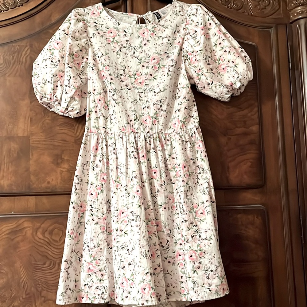 H&M OPEN BACK BELL SLEEVES FLOWER DRESS